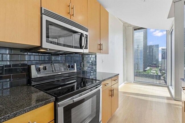 Building Photo - 360 Nueces St