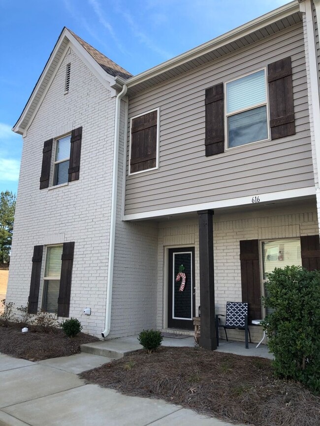 Primary Photo - 4BR/4.5BA For Rent