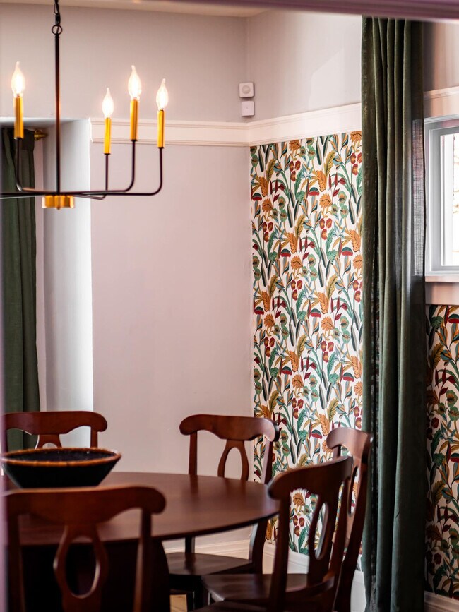 Building Photo - 2010 Chesterland Ave