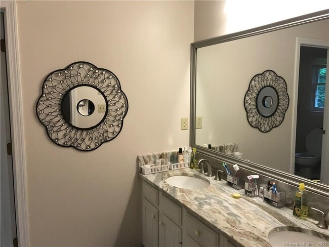 Building Photo - 19 Village View Ln