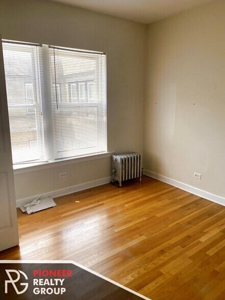 Building Photo - 3921 N Pine Grove Ave