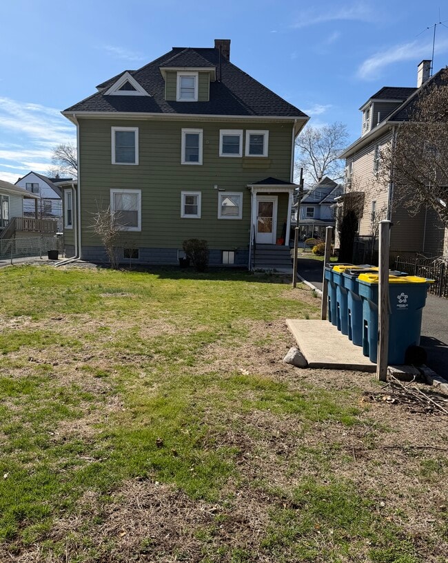 Building Photo - 727 Carlton Ave