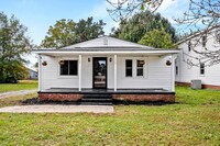 Building Photo - AVAILABLE AND READY FOR QUICK MOVE-IN CUTE...