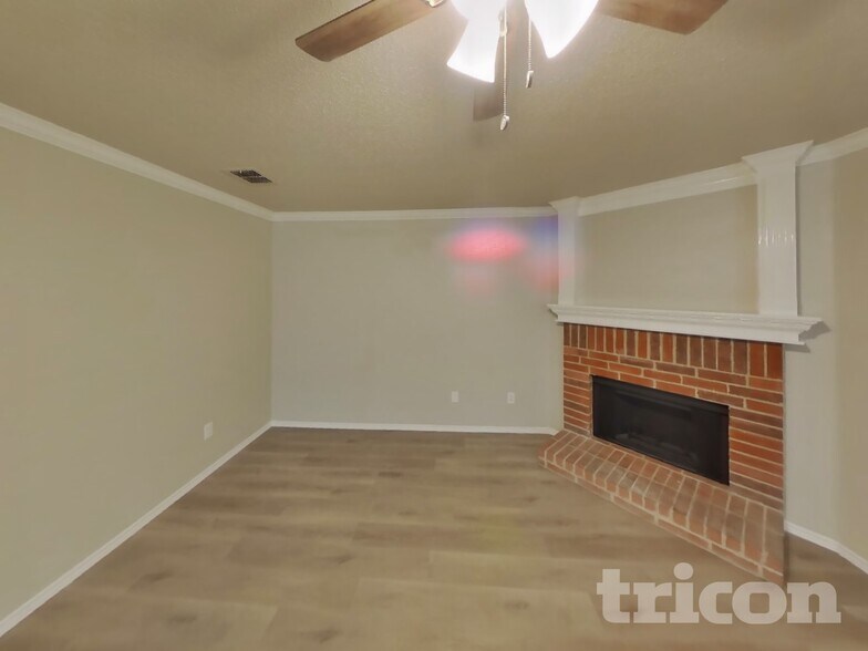 Building Photo - 3004 Double Oak Dr