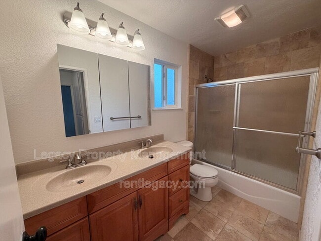 Building Photo - 1427 Bel Air Dr