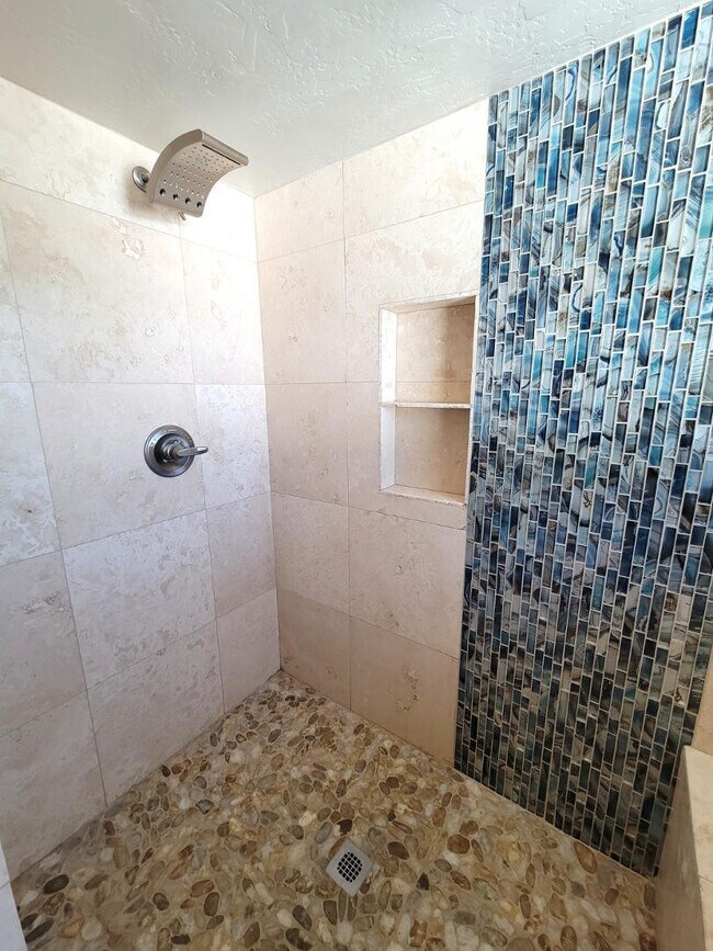 Building Photo - 5770 N Scottsdale Rd