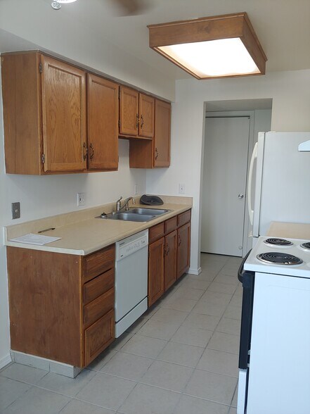 Kitchen with Italian Ceramic Floor Tile - 17652 E Loyola Dr