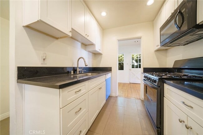 Building Photo - 5446 Columbus Ave