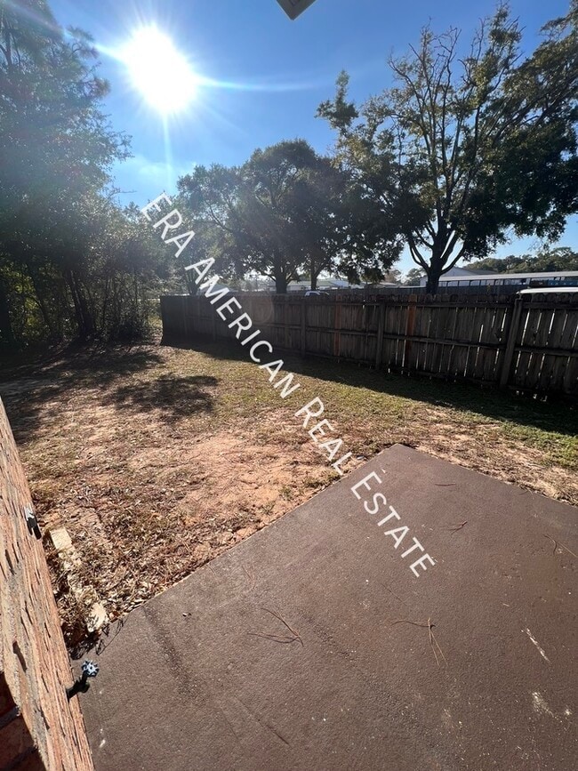 Building Photo - 122 Patton St