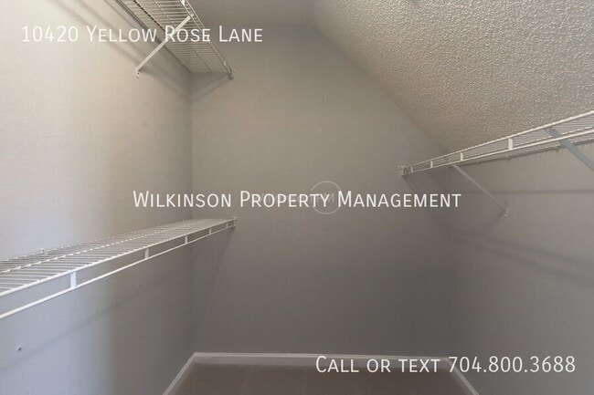 Building Photo - 10420 Yellow Rose Ln