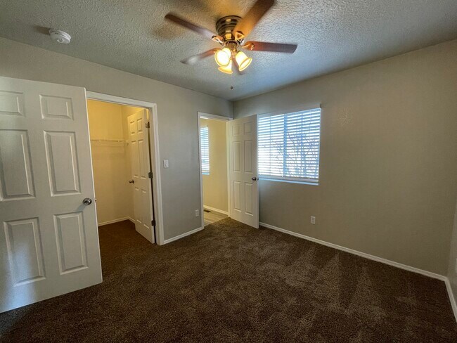 Building Photo - 10716 Habanero Way SE