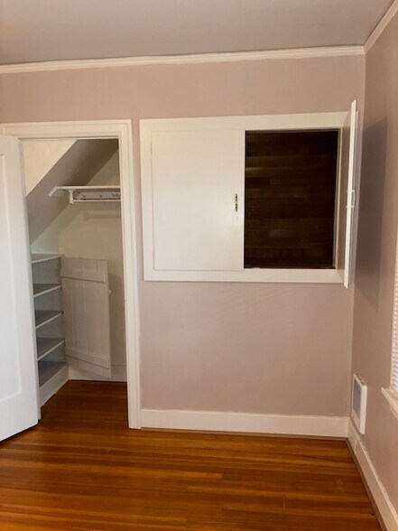 Building Photo - 5914 S Carver St