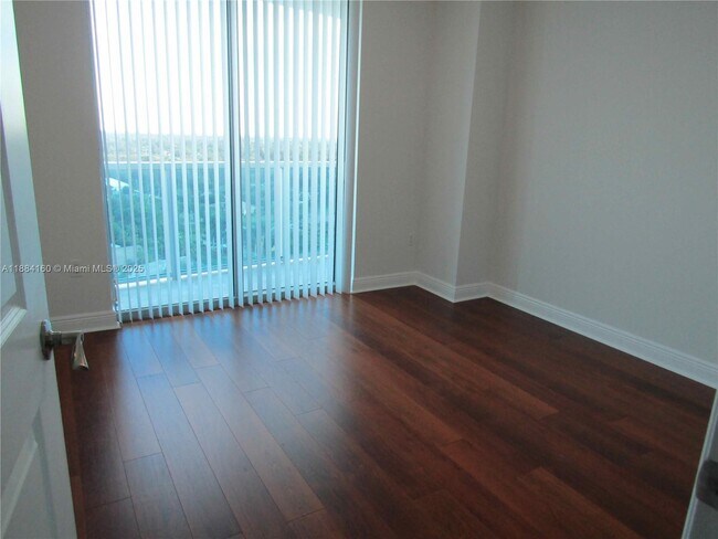 Building Photo - 2641 N Flamingo Rd