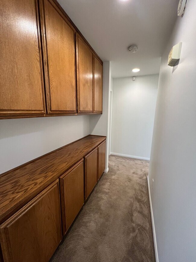 Building Photo - Cute North Bakersfield home!
