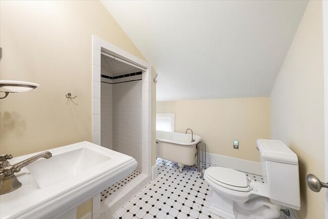 Building Photo - 85 Park St