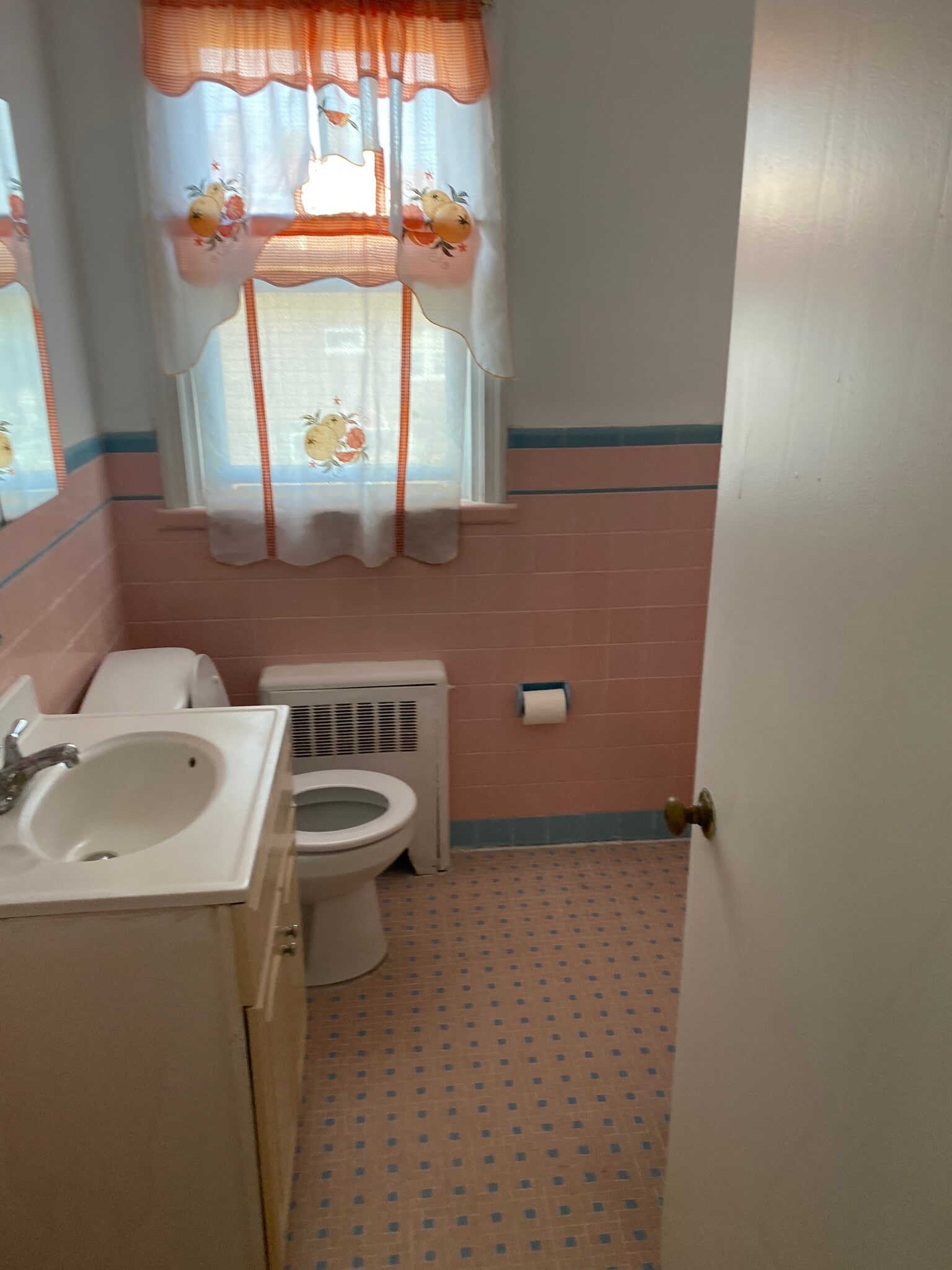 Bathroom 2 - 4844 Bingham St