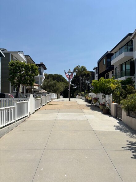 View from walkstreet towards park, basketball and tennis courts. - 312 18th St