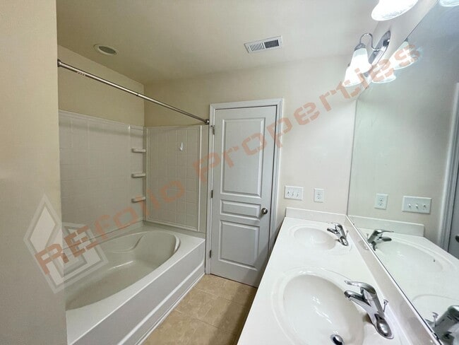 Building Photo - 750 Cupola Dr