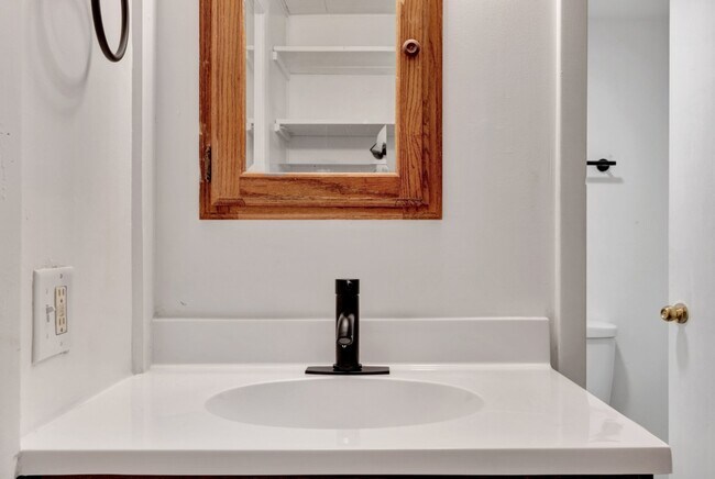 Building Photo - 401 Hylewood Ave