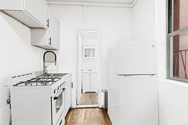 Building Photo - 1 bedroom in New York NY 10023