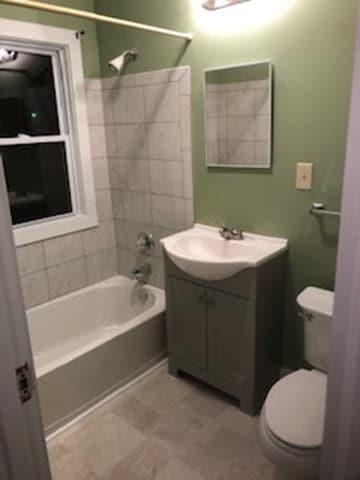 Full bath upstairs - 116 Bowmar St