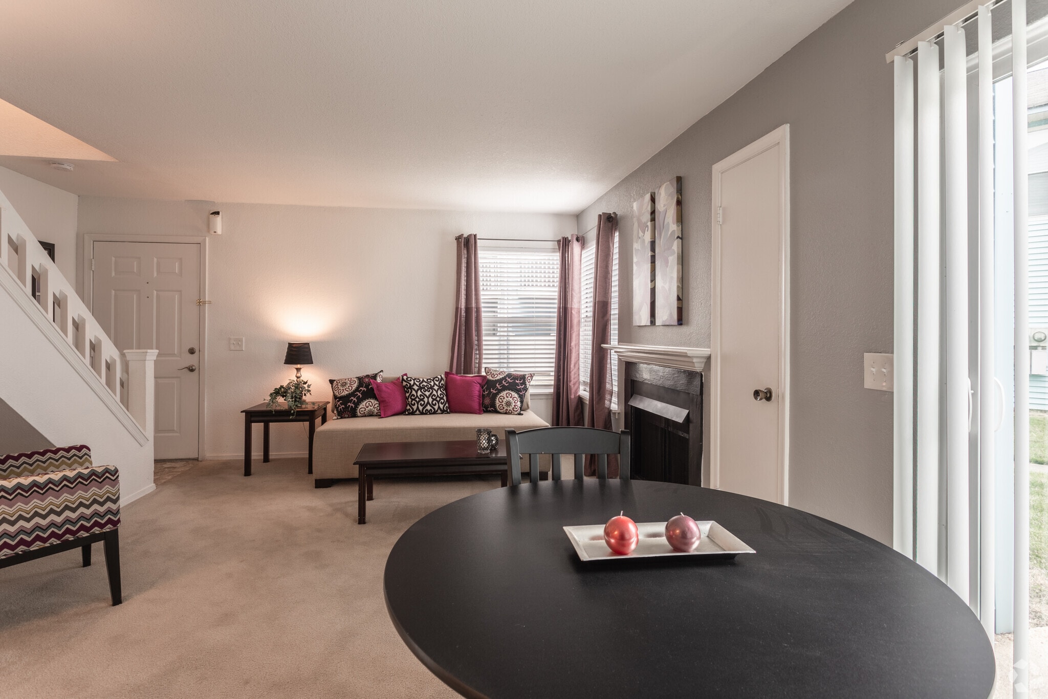 1BR,1BA,-720SF Townhome - Royal Pointe