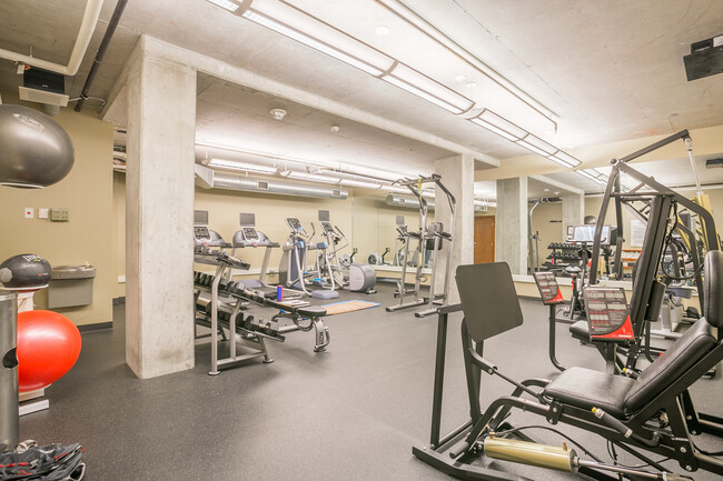 Building Photo - STRIKING Air Conditioned Loft Over Elliot Bay