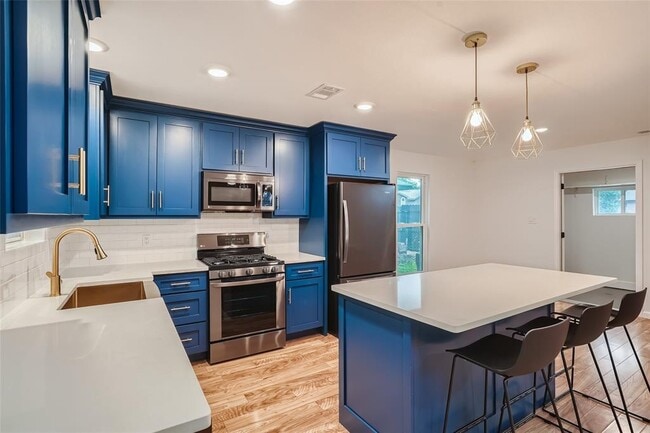 Building Photo - 507 Seminole Dr