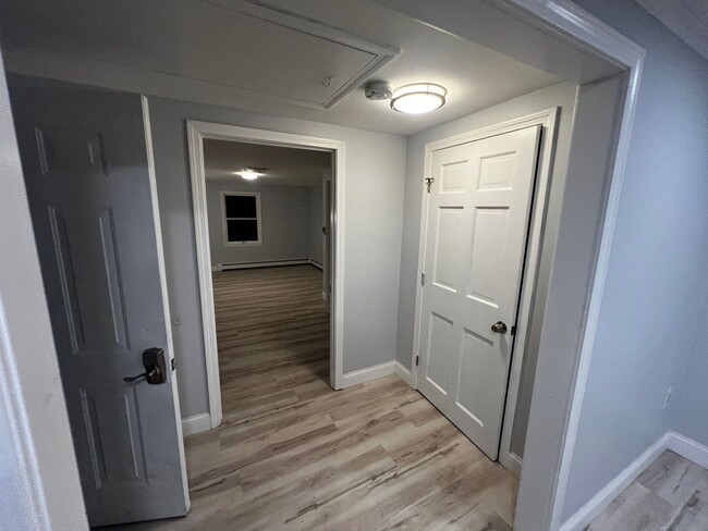 Building Photo - 4-Bedroom, 2-Bath Home with Modern Comforts in Tyngsboro, MA