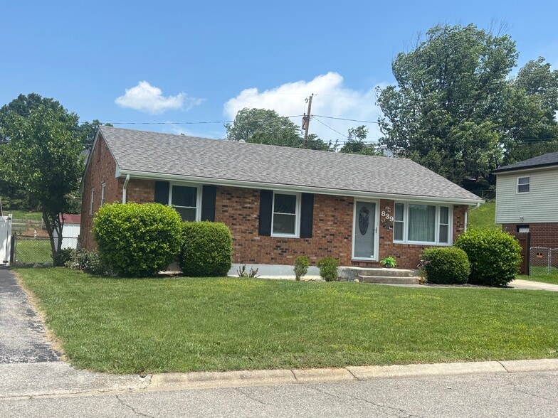 Building Photo - 839 Pyrtle Dr