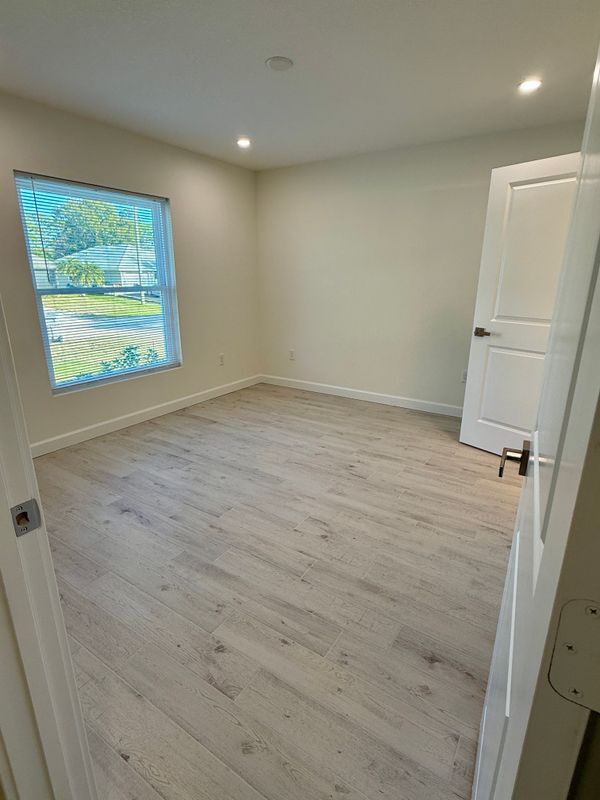 Building Photo - 1635 22nd Ave SW