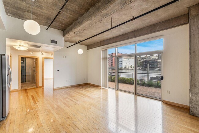 Building Photo - 106 W Seeboth St