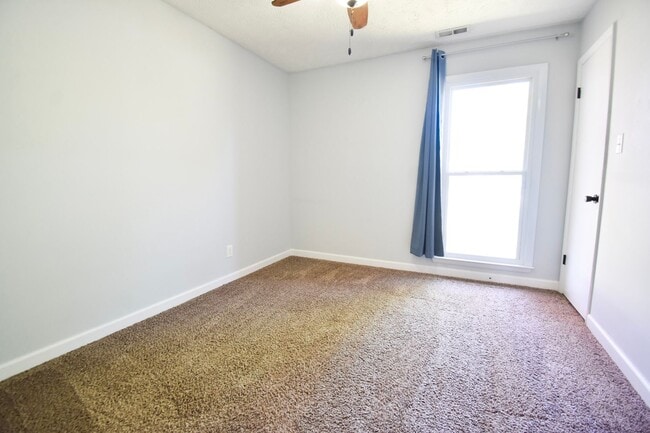 Building Photo - Coming Soon: 3 Bedroom, 2 Bathroom Home (NO PETS)