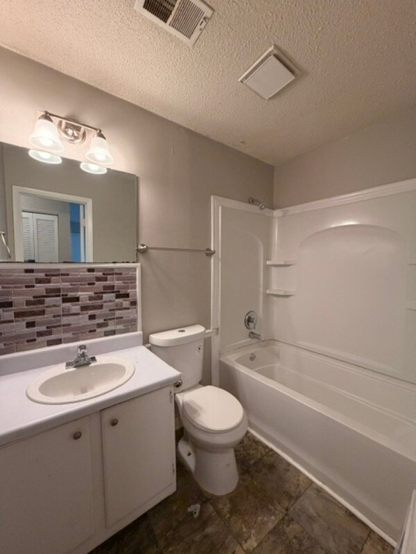 Building Photo - 2116 Greenoaks Rd