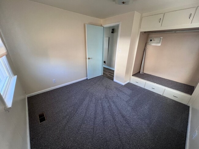 Building Photo - Mount Vernon 2 Bedroom with Parking Garage.