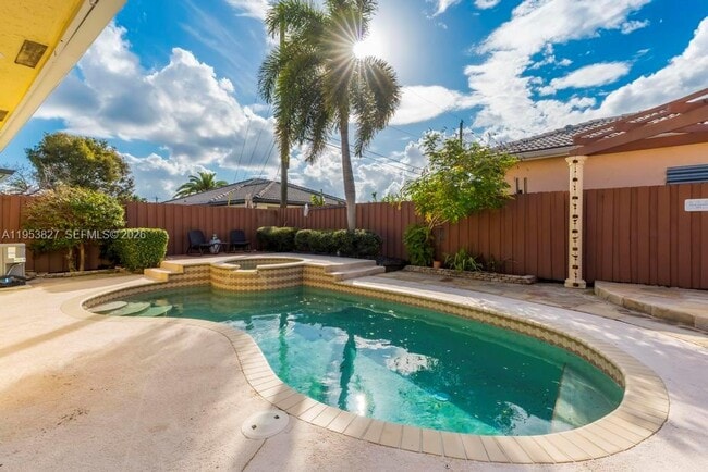 Building Photo - 4370 SW 82nd Ave