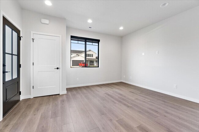 Building Photo - Single-Level Serenity: Your 3 Bedroom, 2 Bath Dream Home Awaits