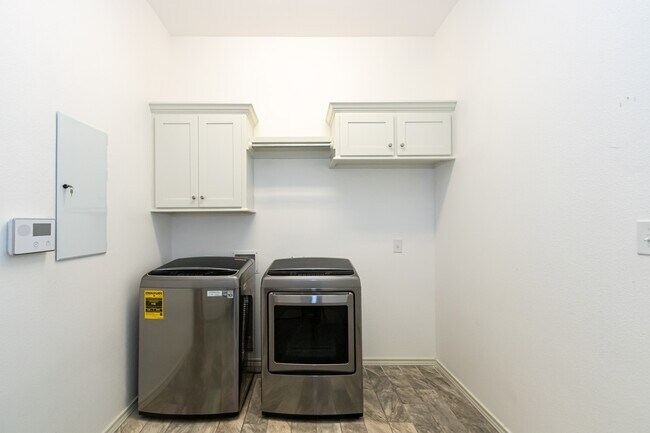 Building Photo - 9610 Kline Ave