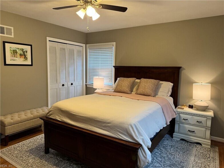 Building Photo - 3716 S Queensgrove Cir