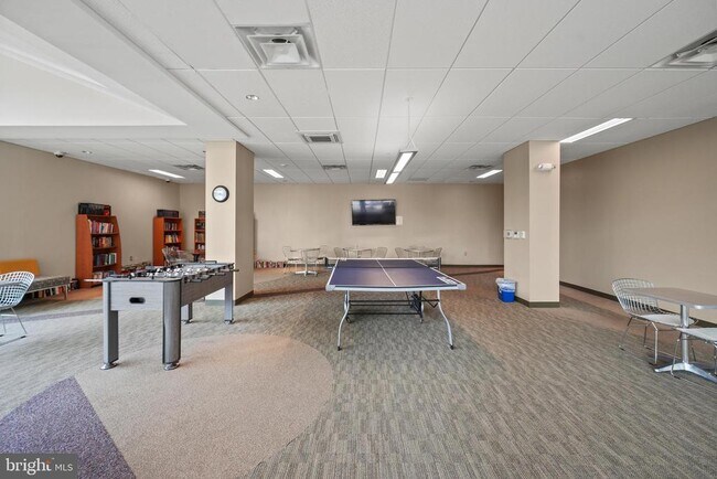 Building Photo - 4600 S Four Mile Run Dr