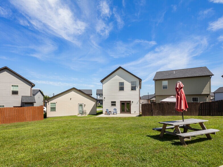 Building Photo - 84 Cardwell Ln