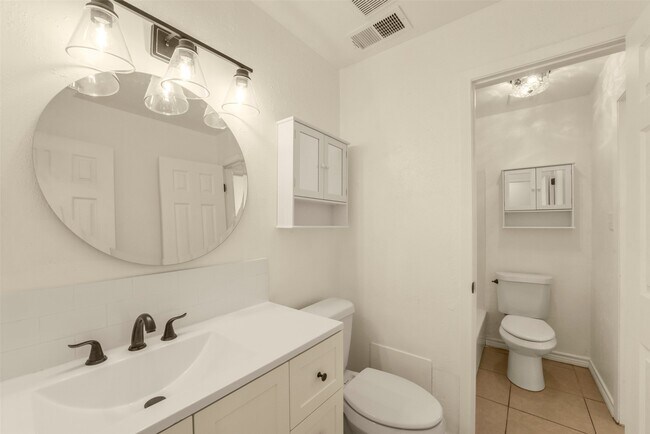 Building Photo - 18147 Dinner Creek Dr