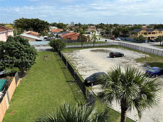 Building Photo - 1121 SW 122nd Ave