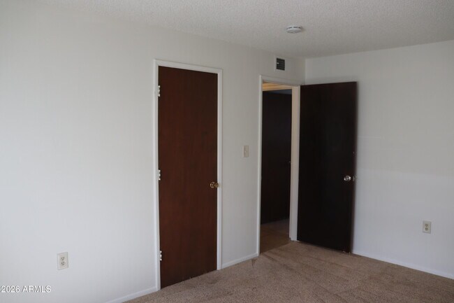 Building Photo - 517 Phillip Dr