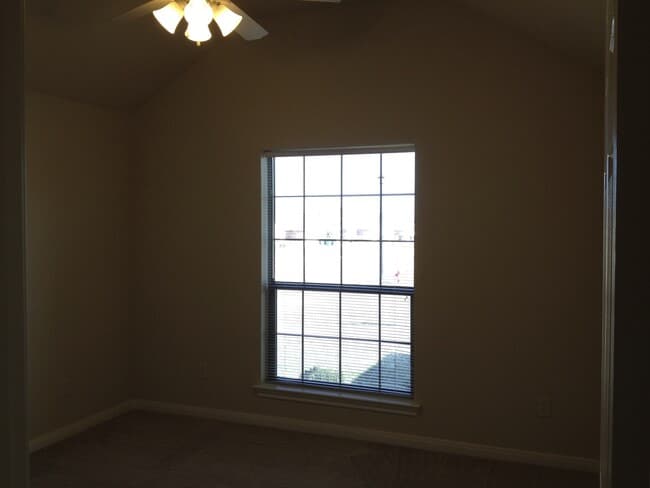 Building Photo - 3BR / 2BA Duplex in Hewitt, Texas | Midway...
