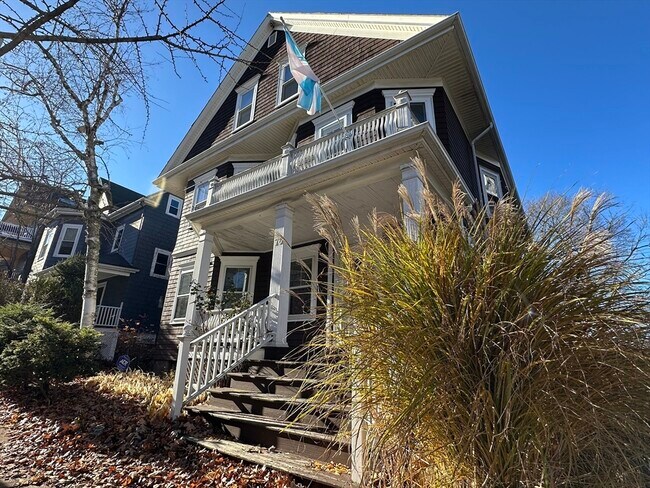 Building Photo - 76 Wenham St