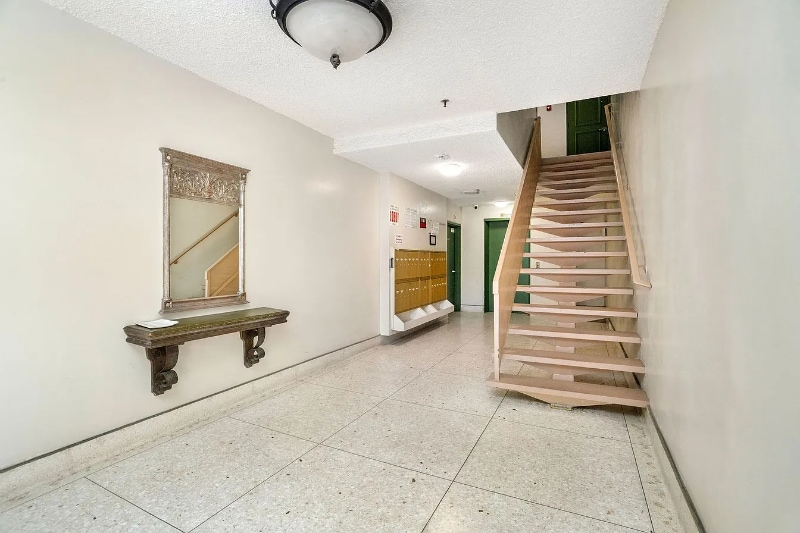 Building Photo - 310 S Clark Dr