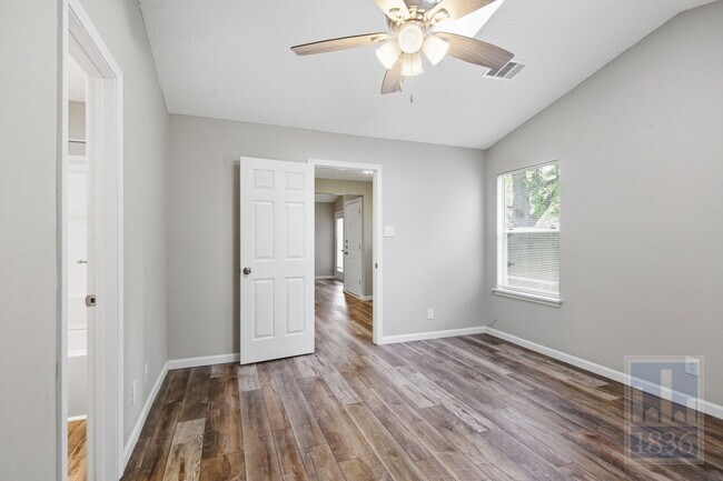 Building Photo - 13305 Waverly Ct