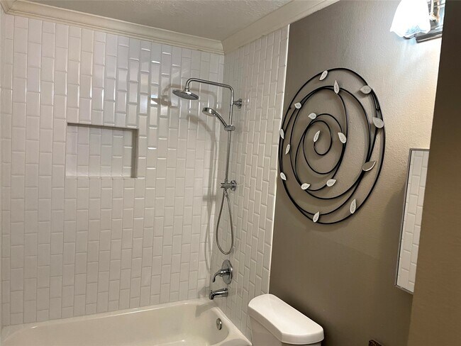 Building Photo - 21747 Deep Pines Dr