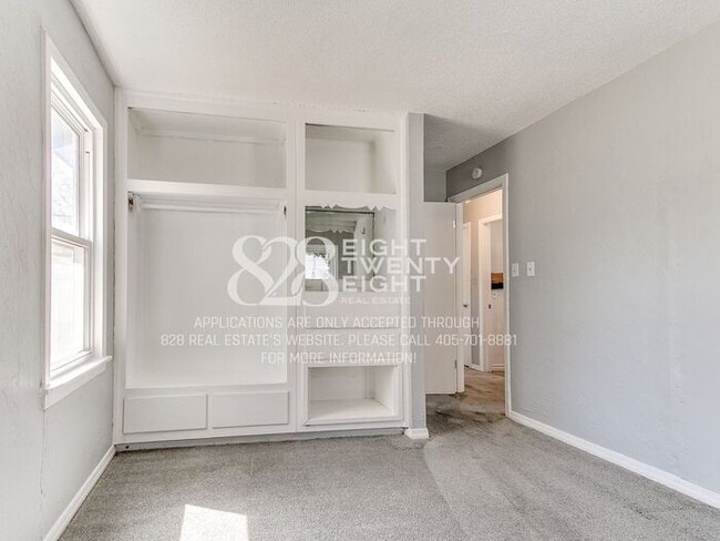 Building Photo - 3 Bed/1 Bath Single Family Home Available Now! Within 5 miles of TAFB!